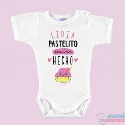 Body Bebé Personalizado con Nombre Rosa "Pastelito Recién Hecho"