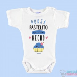 Body Bebé Personalizado con Nombre Azul "Pastelito Recién Hecho"